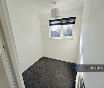 3 bedroom semi-detached house to rent - Photo 2