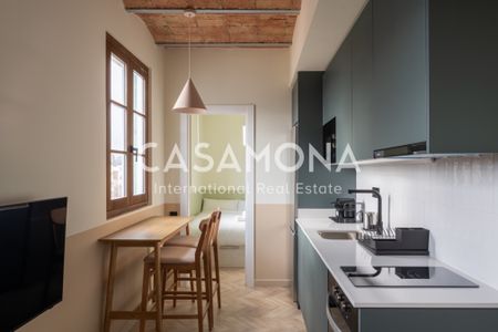 Modern, Fully Renovated 2-Bedroom Apartment in Poble Nou - Photo 2