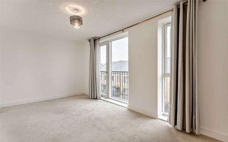 A well-presented four-bedroom townhouse in a sought-after South Cambridge development, offering easy access to the city centre and Addenbrooke's Hospital - Photo 2