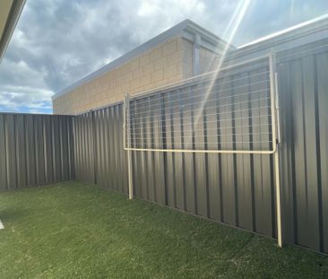 Two Bedroom Dual Living Property! - Photo 5