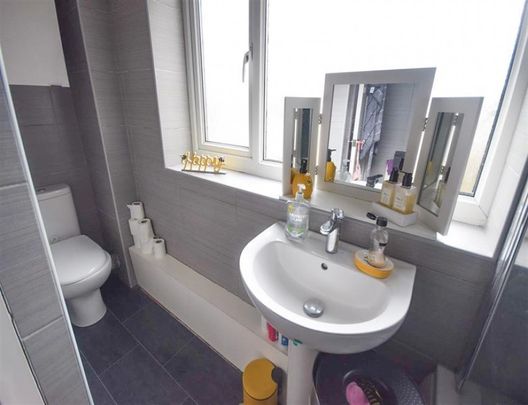 2 Bedroom End Terrace To Let - Photo 1