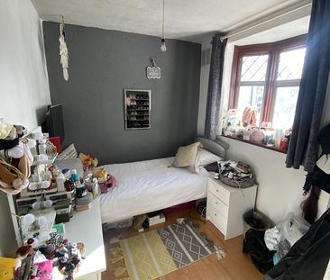 3 Bed Semi-Detached House, Steeplestone Close, N18 - Photo 6