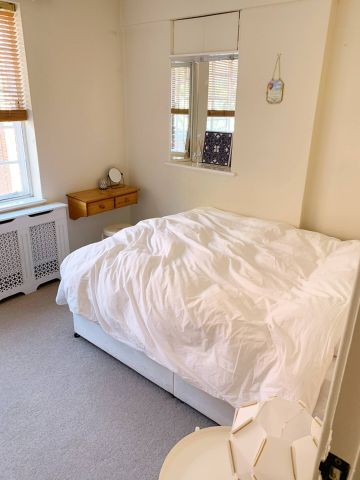 2 Bed Flat, Shepherds Bush Road, W6 - Photo 4