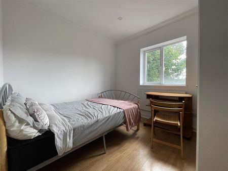 The Walk, Roath, Cardiff - Photo 3