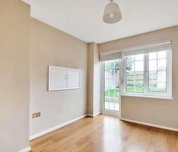 Sandalwood, Guildford, GU2 - Photo 4