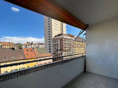 Charmant appartement de 2.5 pièces avec un balcon - Photo 2