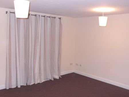 Cottingley Crescent, Cottingley, West Yorkshire, LS11 - Photo 2