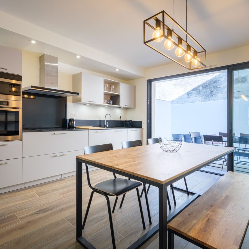 CHAMBRE EN COLOCATION DANS MAISON RENOVEE MEUBLÉE ENTRE VICTOIRE ET ST GENES - Photo 1