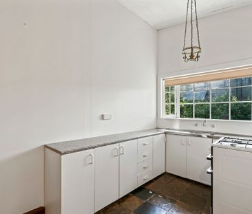 Charming character home with plenty of space - Photo 2