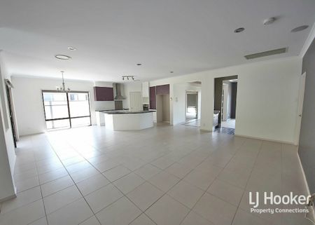 SUPERB 4 BEDROOM PLUS STUDY HOME WITH POOL - Photo 3