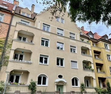 Kernsanierte 94m² - 2,5 ZKB-Altbauwohnung mit EBK und Balkon in gut... - Foto 1