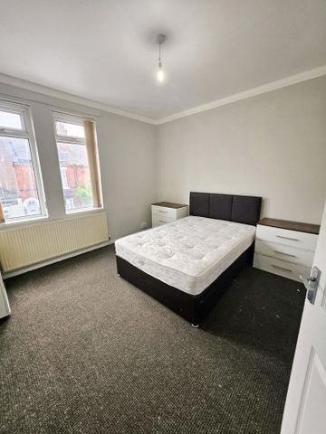 4 bedroom terraced house to rent - Photo 3