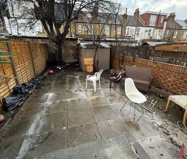 Room in a Shared House, Valnay Street, SW17 - Photo 5
