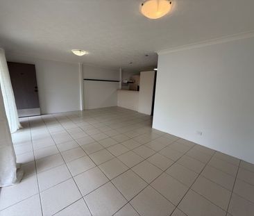 Freshly repainted, Spacious & Comfortable - Walk to Harbourtown - Photo 4