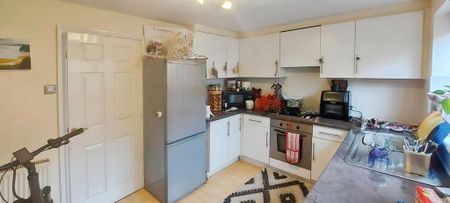 2 bedroom mews to rent - Photo 5