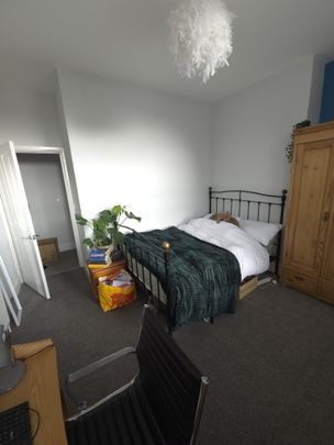 2 Bed - Flat 5, 35 Richmond Road, Headingley, Leeds - LS6 1BX - Student/Professional - Photo 1