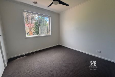 CONTEMPORARY FAMILY LIVING! - Photo 2