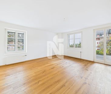 Helle und grosszügige 5.5-Zimmer-Wohnung am Löwenkreisel mit Balkon... - Photo 2