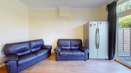 4 bedroom house to rent - Photo 3
