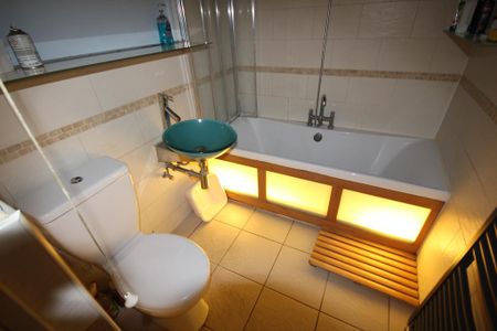 3 bedroom flat to rent - Photo 3