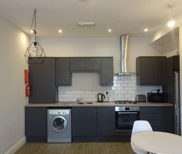 4 bedroom Flat To Let - Photo 6