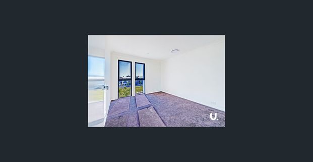 Modern 3 Bedroom Townhouse In Sought After Location - Photo 1