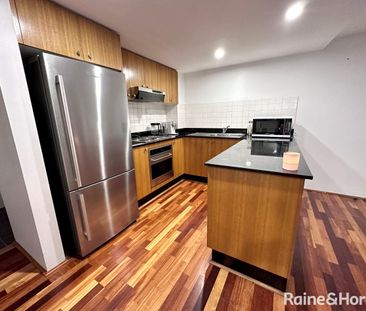 Spacious One Bedroom Apartment with Large Private Courtyard! - Photo 4