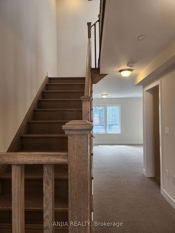 For Lease - 104 Credit Lane, Richmond Hill, Ontario - Photo 2