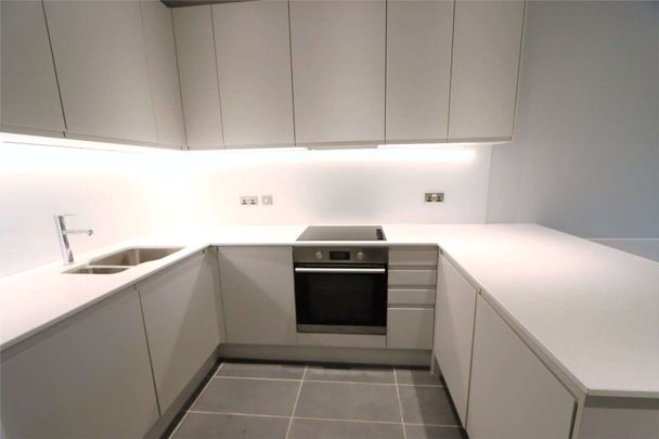 Available June! | Unfurnished | One Double Bedroom | Balcony | On-Site Gym, Cinema, Concierge | Salford Location - Photo 1