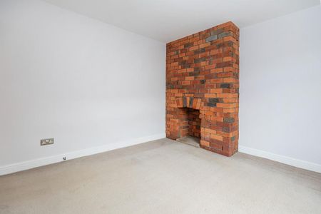 3 bedroom end of terrace house to rent - Photo 3