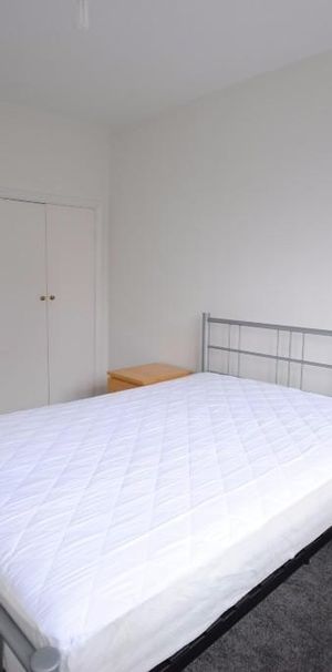 Room in a Shared Flat, Wilmslow Road, M14 - Photo 1