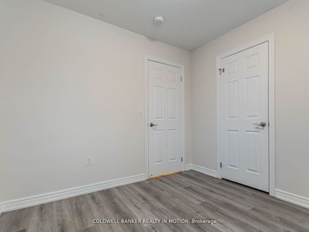 Townhouse For Lease | X8132196 - Photo 5