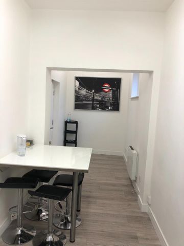 4 bedroom flat to rent - Photo 2