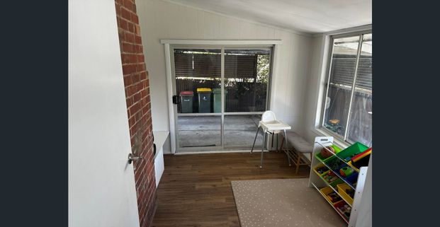 Fully furnished home ready to go! - Photo 1