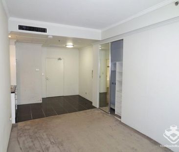 Studio Apartment in the heart of Chatswood - Photo 1