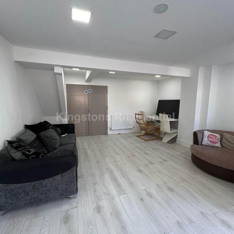 6 bedroom terraced house to rent - Photo 1