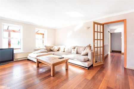 4 bedroom detached house to rent - Photo 2