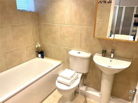 2 Bed Flat, The Pantiles, NW11 - Photo 2