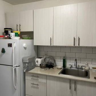 Room mate needed in downtown Toronto(Wellesley st) - Photo 2