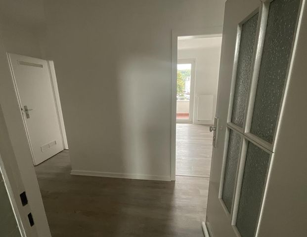 3 Zimmer Wohnung in der 1. Etage mit Balkon & Tageslichtbad & Kellerraum - Foto 1