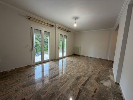 Ανακαινισμένο διαμπερές διαμέρισμα 81 τ.μ. με parking, αυτόνομη θέρμανση και βεράντες στο Δαφνί Χαϊδαρίου, € 680, 81 τ.μ. - Photo 2
