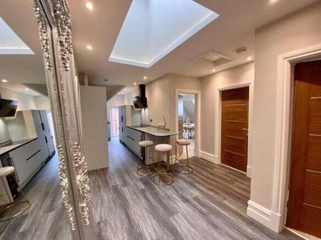 3 bedroom apartment to rent - Photo 5