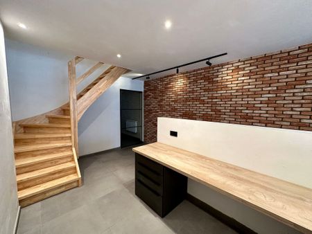 Zeer kwalitatief gerenoveerde rijwoning met hoge afwerking in Watervliet. - Photo 2