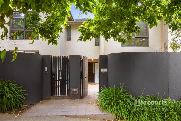 Stylish South Yarra Living - Photo 1