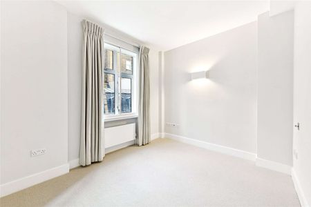 A newly redecorated three bedroom property situated in a convenient location close to Knightsbridge and Sloane Square stations. - Photo 5