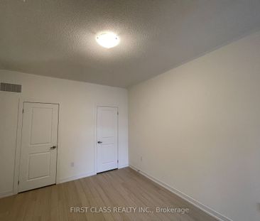 Townhouse For Lease | N8093276 - Photo 2