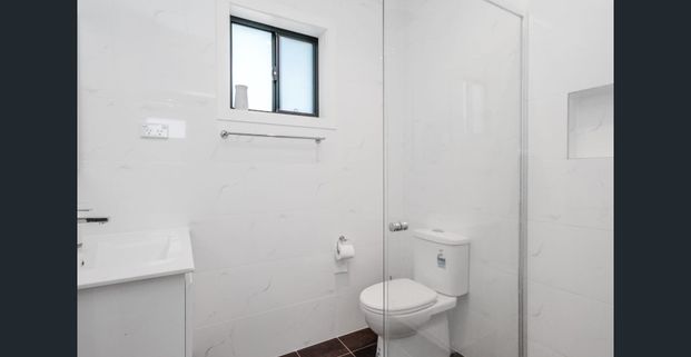 Modern & Convenient Two Bedroom Granny Flat - Photo 1