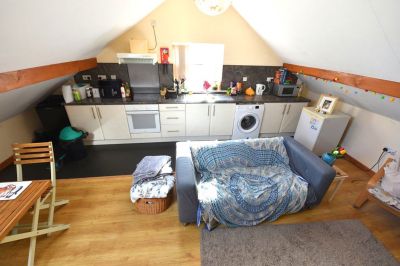 2 bedroom Flat in Low Close Street, Leeds - Photo 1