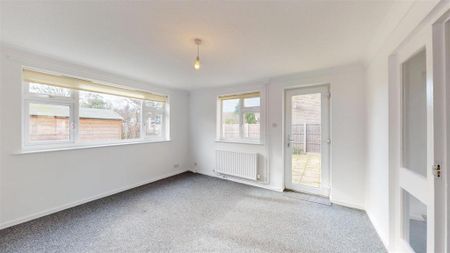 4 bedroom detached house to rent - Photo 3