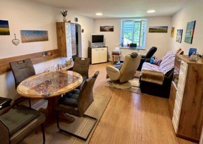 Großes Einfamilienhaus mit Nebengebäude in absoluter Ruhelage. - Photo 4